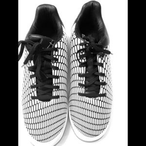 Brava Soccer Shoes Size 8 1/2 Men’s Black & White
